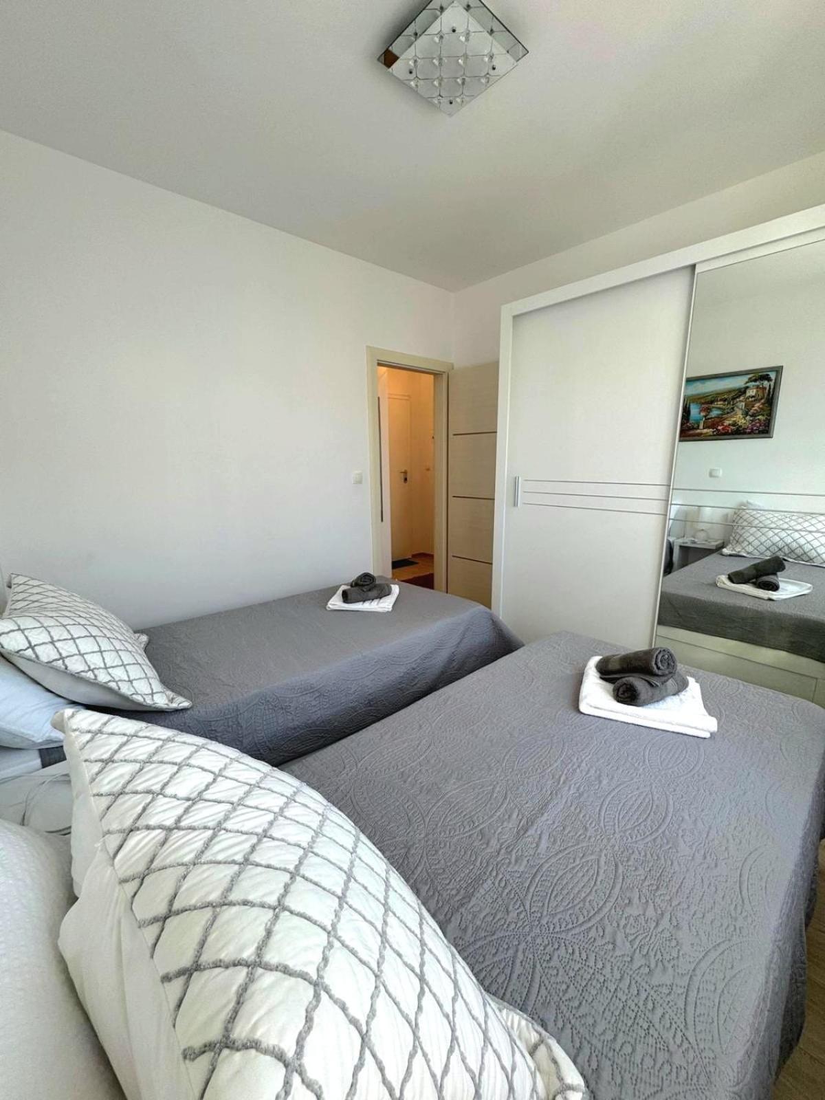 Apartment Misic Trogir Eksteriør bilde
