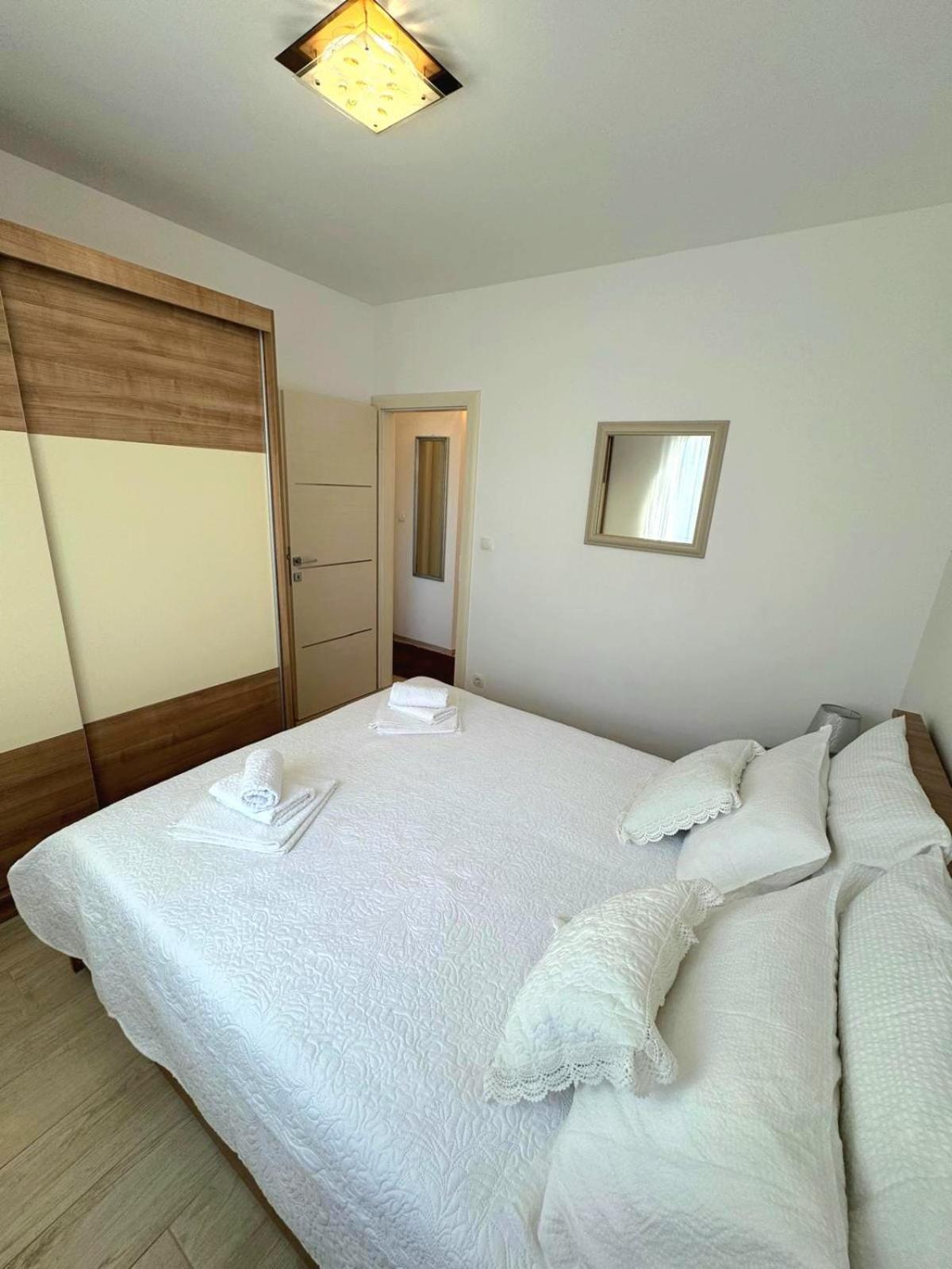 Apartment Misic Trogir Eksteriør bilde